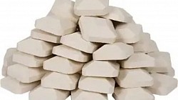 How do I prevent flare-ups when cooking fatty meats on a gas braai?