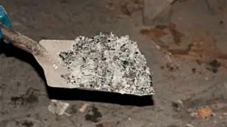 Cleaning a charcoal braai