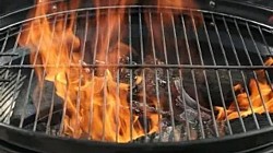 How do I control the heat on a charcoal braai